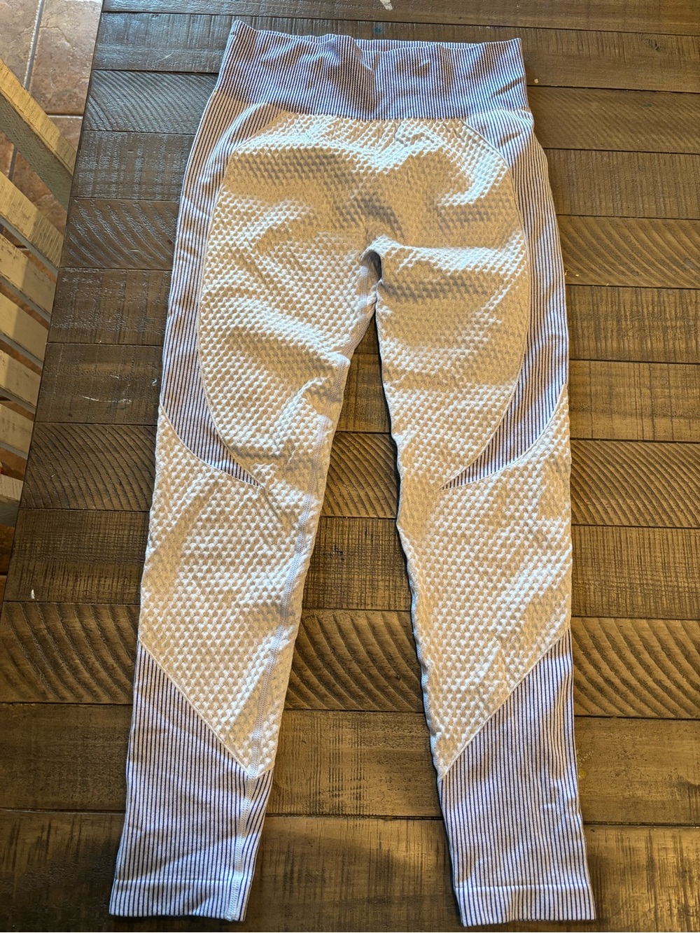 Women’s High-Waist Textured Leggings in Light Gray and Lavender